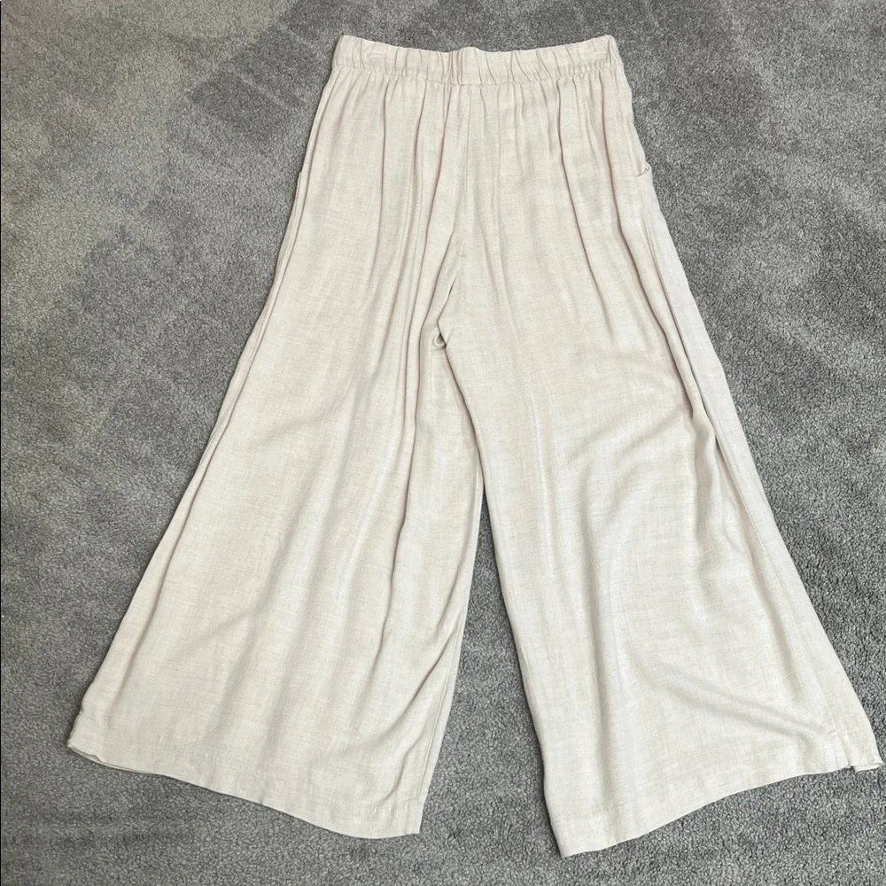 Cream Wide Leg High Waist Cropped Pull On Pant with Pockets H & M Size 8